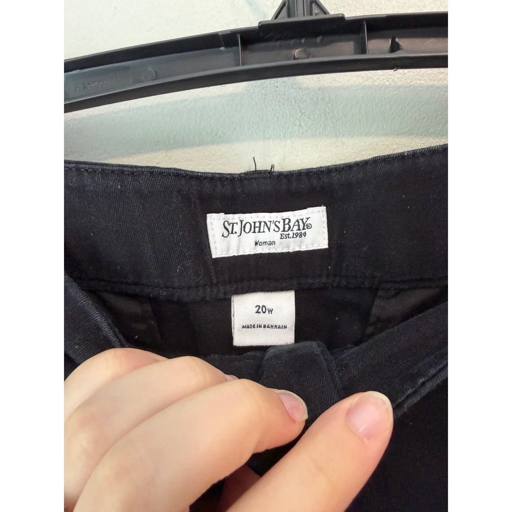 St Johns Bay Womens Black Chino Shorts Size 20W Stretch Cotton Mid Rise Casual